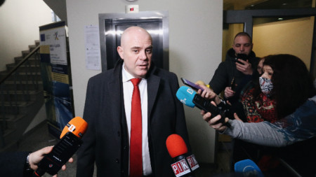 Главният прокурор Иван Гешев предупреди че предложеното между първо и