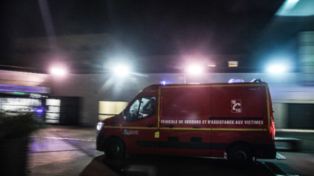 Линейка пред болничен център в Кале, 24 ноември 2021 г.