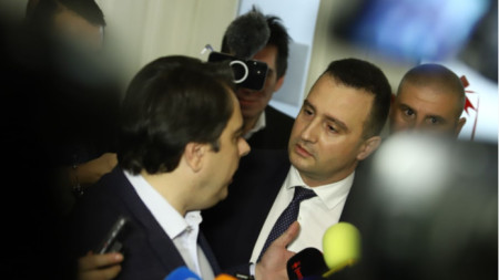 Асен Василев и Жечо Станков спорят в  Народното събрание
