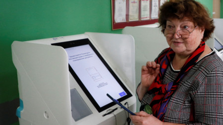 Московчанка гласува на изборите в Русия - 8 септември 2023