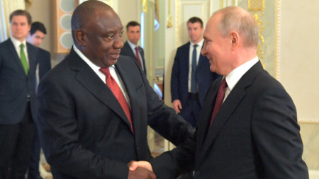 Путин с южноафриканския си колега Сирил Рамафоса.