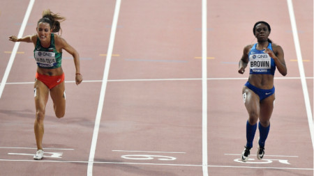 Ивет Лалова (вляво) ше бяга за втори път на финал на 200 м на световно.