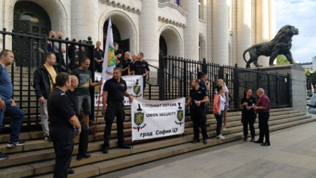 Протестът на съдебните охранители в София в петък