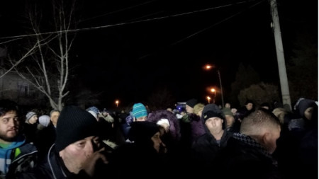 Над 200 жители на пловдивското село Войводиново протестираха и на 7 януари вечерта.