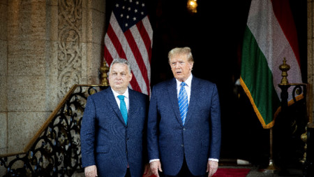 Миинстър-председателят на Унгария Виктор Орбан (вляво) и бившият президент на САЩ Доналд Тръмп