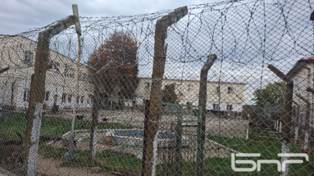 Затворническото общежитие в Ловеч, откъдето са избягали двамата затворници.