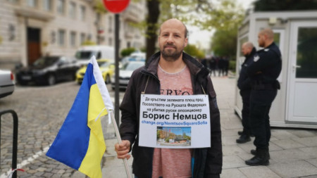 Знамето на Украйна ще продължи да стои на сградата на