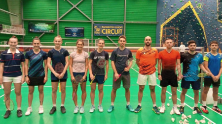 Полина Бухрова (крайната вляво) тренира с националите.