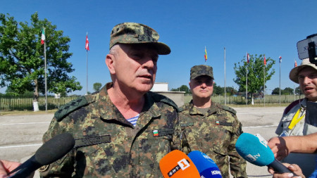 Началникът на отбраната адмирал Емил Ефтимов