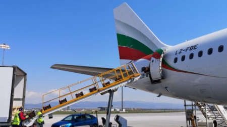 Българският бизнес и бизнесът на ОАЕ се обединяват в борбата срещу Covid-19. В знак на доброто сътрудничество от България за ОАЕ заминаха два самолета с 32 тона храни – зеленчуци, месо и млечни продукти, които бяха доставени вчера вечерта на международното летище в Абу Даби.