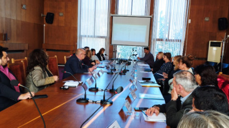 Заседание на комисията във Велико Търново за областната аптечна карта