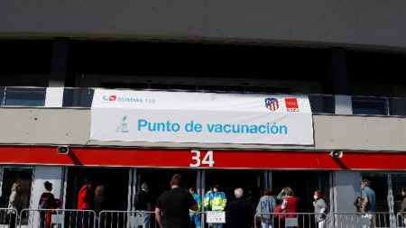 Испанските здравни власти предупредиха че в 12 области се наблюдава