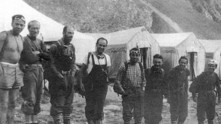 На тази дата през 1961 г осем български алпинисти правят