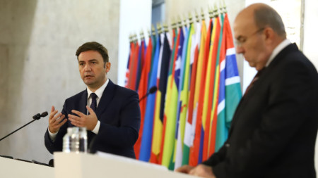 Министрите на външните работи на Северна Македония Буяр Османи (вляво) и на България Николай Милков - София, 8 ноември 2022