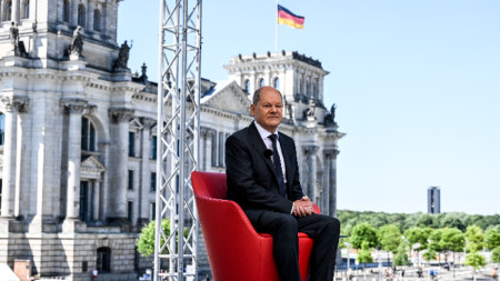Германският канцлер Олаф Шолц по време на традиционното лятно интервю в предаването 