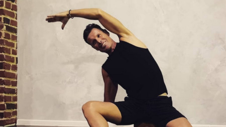 Известният австралийски йога учител Джeф Брукс пристигна от Бали за