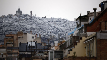 Сняг по хълма Тибидадо в Барселона, 28 февруари 2023 г.