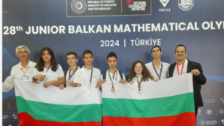Българският национален отбор по математика на олимпиадата в Анталия.