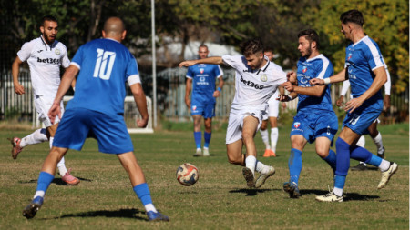 Славия (в бяло) спечели с 2:1 в Пловдив срещу Спартак.