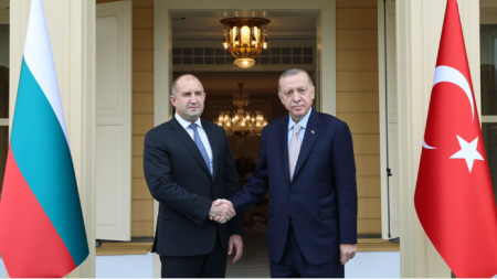 Rumen Radev (majtas) dhe Rexhep Erdogan