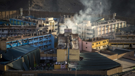 Бунтът в затвора в Лима вече е потушен.
