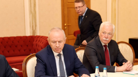 Руският заместник-министър на отбраната Александър Фомин (вляво) и посланикът на Русия в Беларус Борис Гризлов по време на първия кръг на преговорите между Украйна и Русия на 28 февруари 2022