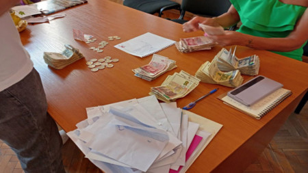 Събраните пари са предадени на карловския кризисен щаб