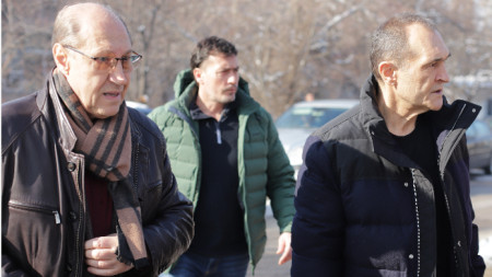 Васил Божков (вдясно) и адвокатът му Георги Гатев (вляво) се явиха на разпит в Национална следствена служба - 23 януари 2024 г.