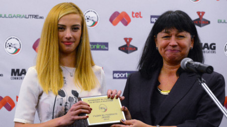 Християна Гутева (вляво) ще ръководи мача на ЦСКА София в събота.