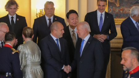 Президентите на България Румен Радев (вляво) и на САЩ Джо Байдън по време на приема, даден от испанския крал Фелипе Vi - :Мадрид, 28 юли 2022