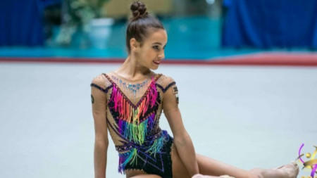 Елвира Краснобаева спечели пълен комплект медали от финалите на отделните