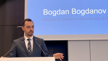 Богдан Богданов, икономически министър
