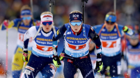 Норвегия е шампион по биатлон в единичната смесена щафета