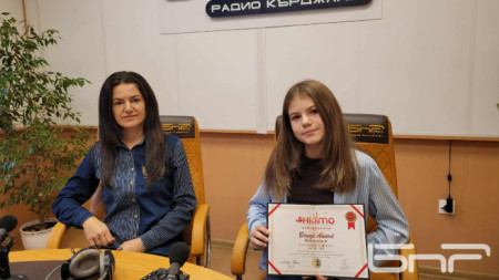 Сияна показа една от най-ценните си награди, спечелена на математическо състезание в Хонконг