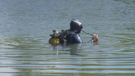 Две деца се удавиха в езерото Мандра край Бургаския комплекс