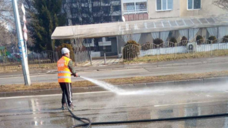 От днес София започна миене на улиците информират от столичната