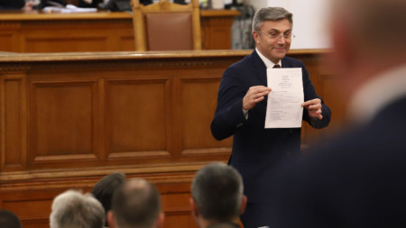 Председателят на ДПС Мустафа Карадайъ в Народното събрание - 13 декември 2022