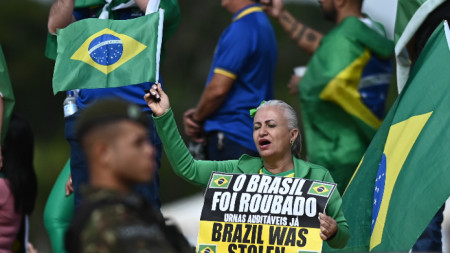 Поддръжници на бразилския президент Жаир Болсонаро протестират, като отхвърлят избирането на Лула да Силва за нов държавен глава в Бразилия, 29 декември 2022 г. Новоизбраният президент Луис Инасио Лула да Силва ще положи клетва на 1 януари 2023 г. 
