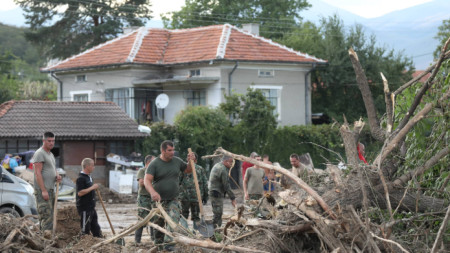 Военни отстраняват щети в Каравелово, 6 септември 2022 г.