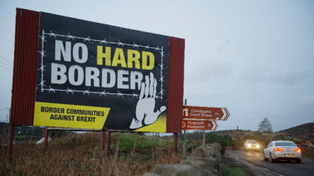Постер срещу т.нар. твърда граница в Нюри, Северна Ирландия.