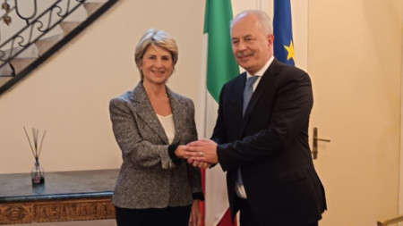 Весела Лечева и Н. Пр. Марчело Апичела.