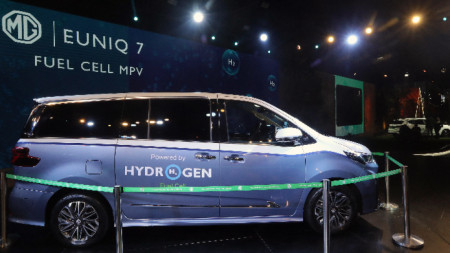 MG Euniq 7 Hydrogen Fuel-cell MPV представен в Индия на Auto Expo в Утар Прадеш, 12 януари 2023 г.