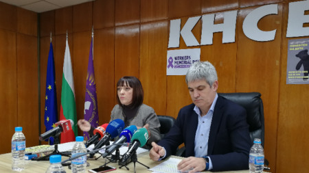 Пламен Димитров, КНСБ, и Екатерина Йорданова, председател на комисията по транспорт и туризъм в СОС и председател на Съюза на транспортните синдикати в България. 
