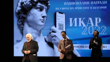 Награда „ИКАР 2022 за изключителен принос към българския театър“ бе връчена на режисьора Асен Шопов.