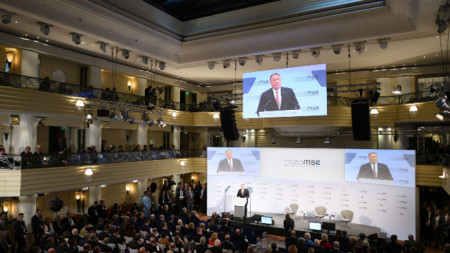 Държавният секретар на САЩ Майк Помпейо пред участниците във форума в Мюнхен.