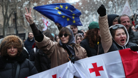 Поддръжници на грузинската опозиция участват в протестна акция в Тбилиси, Грузия, 28 декември 2024 г.