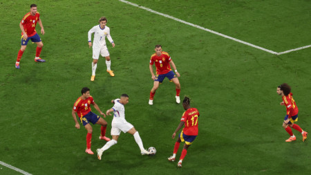 Испания победи с 2:1 Франция 
