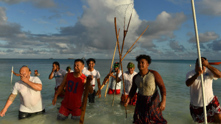 Тувалу има население от около 11 000 души.