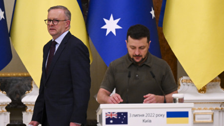Володимир Зеленски даде снощи пресконференция заедно с австралийския премиер Антъни Албанезе, който посети Украйна.