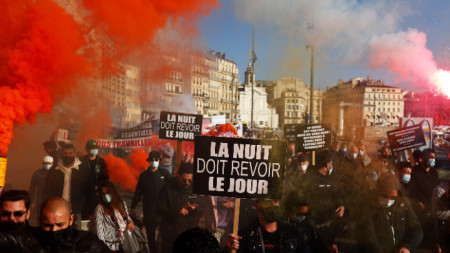 Учителите във Франция излизат на протест заради липсата на единна
